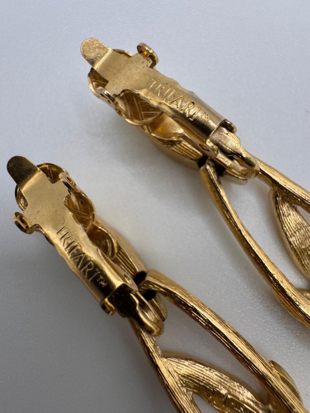 Vintage Trifari Bamboo Drop Earrings Gold Tone Dangle Signed Designer Chic - Picture 6 of 9